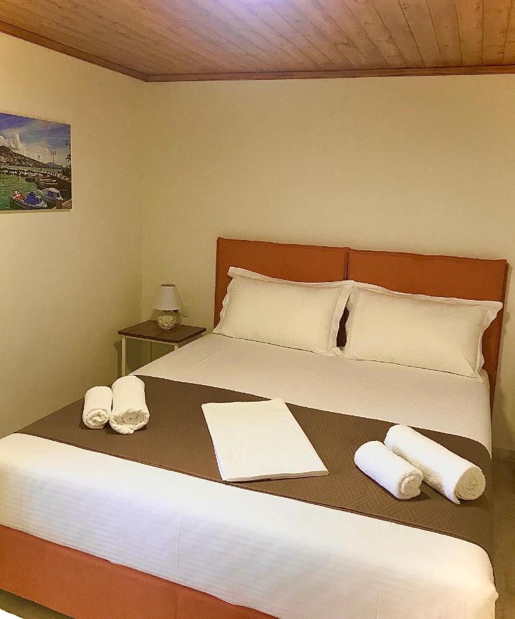 Crown Deluxe Apartments Sarande Ngoại thất bức ảnh
