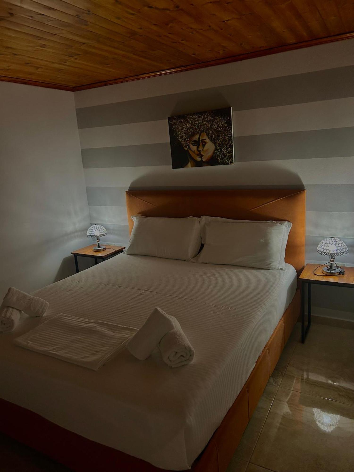 Crown Deluxe Apartments Sarande Ngoại thất bức ảnh